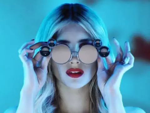 Emma Roberts em American Horror Story: Delicate (FX/Reprodução)