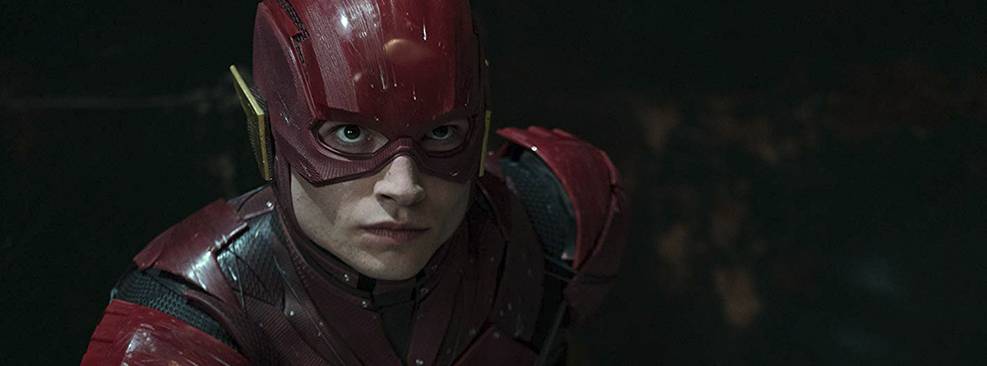 The Flash | Ezra Miller posa com Grant Morrison, escritor de HQs | Nerd ...