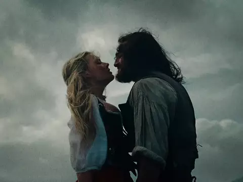 Morro dos Ventos Uivantes ganha pôster com Jacob Elordi e Margot Robbie