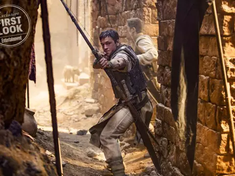 Robin Hood | Taron Egerton aparece de arco e flecha em primeira foto oficial 