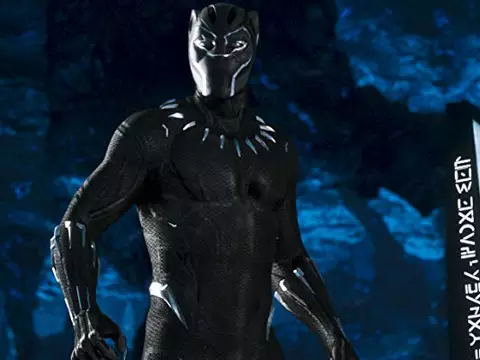 Chadwick Boseman em Pantera Negra