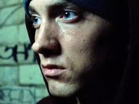 Eminem faz doação de 400 espaguetes para hospital em Detroit