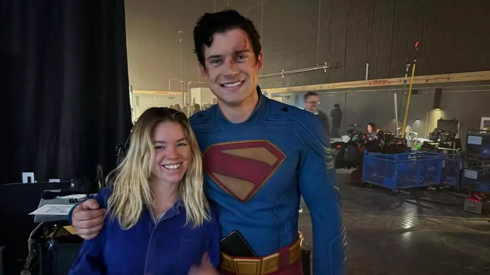Milly Alcock e David Corenswet juntos