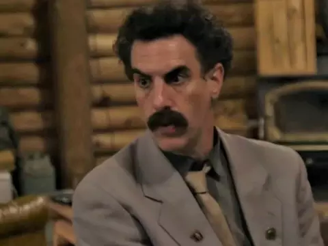 Sacha Baron Cohen em Fita de Cinema Seguinte de Borat (Prime Video/Reprodução)