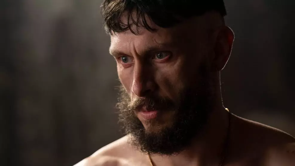 Foto de Richard Gadd, criador de Bebê Rena, em foto da série Half Man