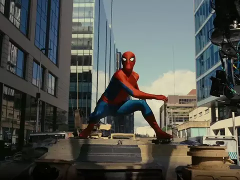 Homem-Aranha: Um Novo Dia | Imagens revelam visual do Hulk Cinza; Confira!