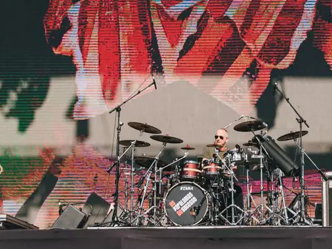 Com show no Lolla, Paralamas do Sucesso se mostra essencial para o rock nacional