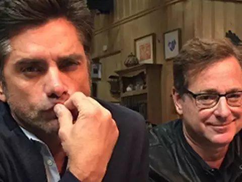 Fuller House | Tio Jesse e Danny Tanner estão de volta para a segunda temporada em novas imagens do set
