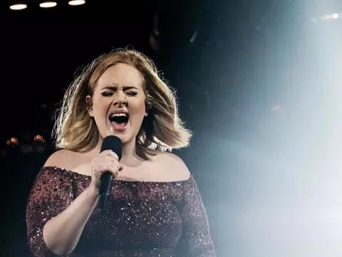 Adele começa a trabalhar em novo álbum, previsto para 2019, diz jornal