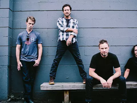 Pearl Jam faz cover de "Rebel Rebel", de David Bowie; veja