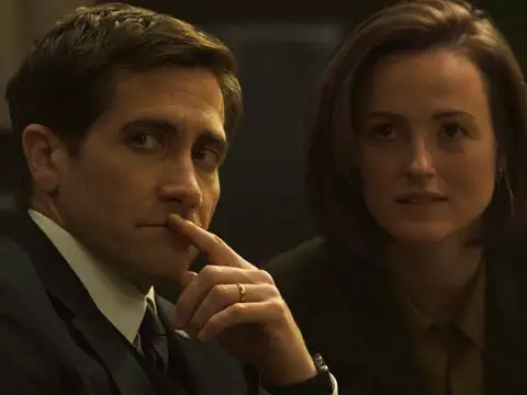Jake Gyllenhaal e Renate Reinsve em Acima de Qualquer Suspeita (Divulgação)