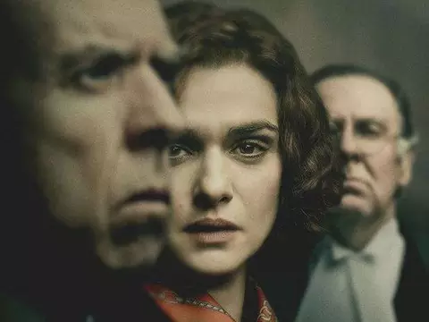 Denial | Rachel Weisz precisa provar existência do Holocausto em trailer do drama