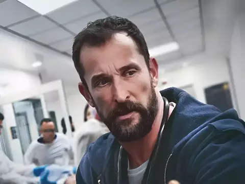The Pitt | "Não deveria estar lá", diz Noah Wyle sobre cena importante do 2º ano