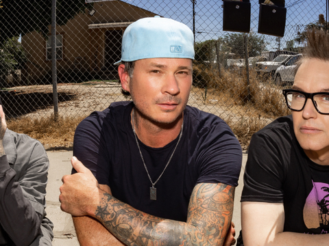 Travis Barker, Mark Hoppus e Tom DeLonge formam o Blink-182
