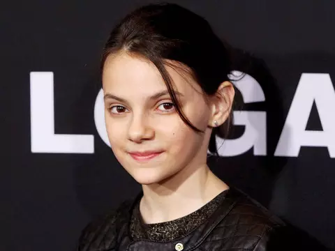 Plantão Omelete | Dafne Keen em novo filme e drama tecnológico com Jesse Eisenberg