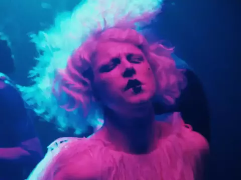 A Noiva! | Frankenstein de Maggie Gyllenhaal ganha novas imagens