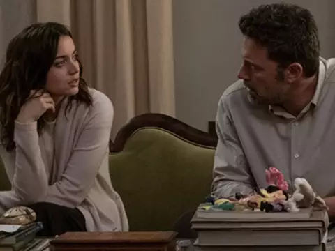 Ana de Armas e Ben Affleck em cena de Águas Profundas (Reprodução)