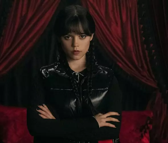 Jenna Ortega em cena de Wandinha