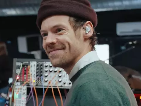 Foto de Harry Styles em trailer do especial Uma Noite em Manchester/Netflix/Reprodução