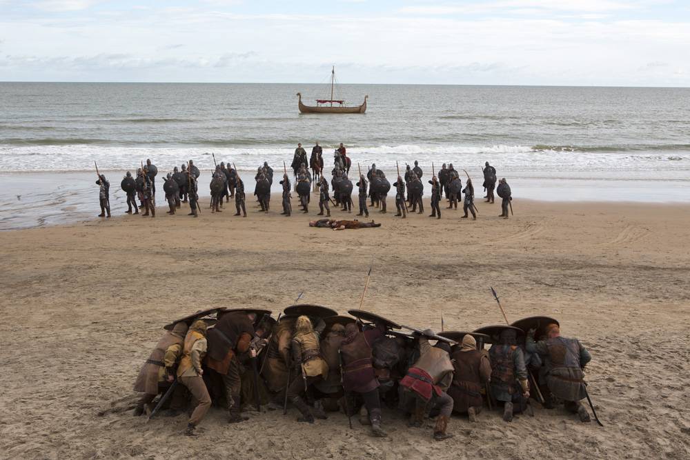 Vikings  Primeiras fotos da 5ª temporada mostram Ivar ensanguentado e Bjorn  no deserto