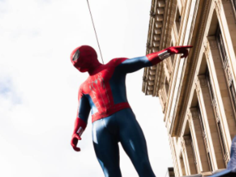 Homem-Aranha 4 | Herói foge de explosões em vídeos e fotos inéditas do set