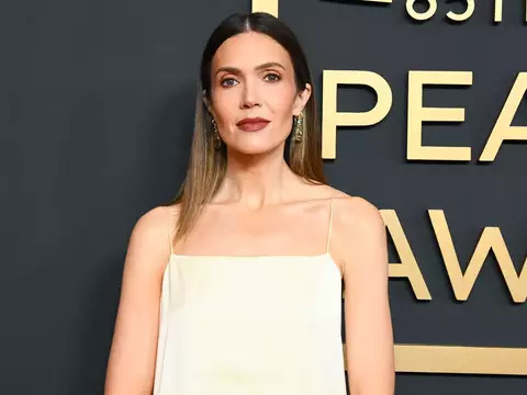 Mandy Moore deve estrelar nova série de thriller erótico; saiba mais