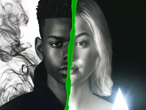 Aubrey Joseph e Olivia Holt em imagem promocional de Manto e Adaga/Freeform