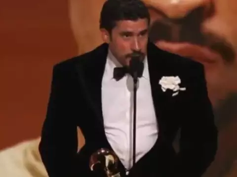 Grammy 2026 | Bad Bunny critica ICE ao receber prêmio