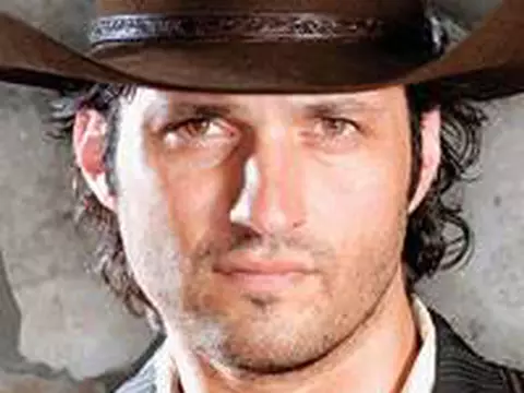 Robert Rodriguez vai produzir minissérie de TV com "James Bond latino"