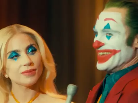 Lady Gaga e Joaquin Phoenix, em cena de Coringa Delírio a Dois