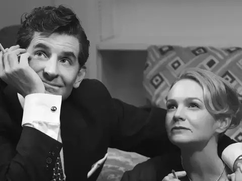 Bradley Cooper e Carey Mulligan em Maestro (Netflix/Divulgação)