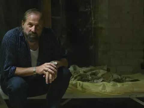 Peter Stormare em cena do filme A Qualquer Preço