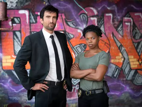 Powers | Veja Sharlto Copley e Susan Heyward na primeira foto da adaptação para a TV [ATUALIZADO]