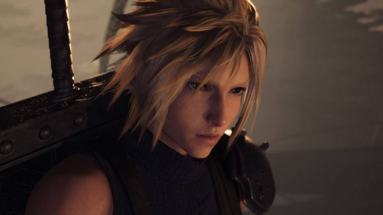 Cloud Strife em cena de Final Fantasy VII Rebirth