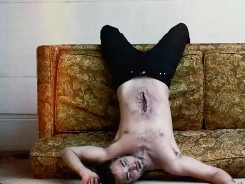 Robert Pattinson faz ensaio baseado em filmes de David Cronenberg 