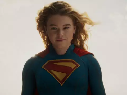 Foto de Milly Alcock como Supergirl/DC/Reprodução