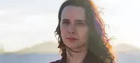 Pele de Rinoceronte: drama sobre feminicídio acerta na sutileza, mas hesita antes do golpe final
