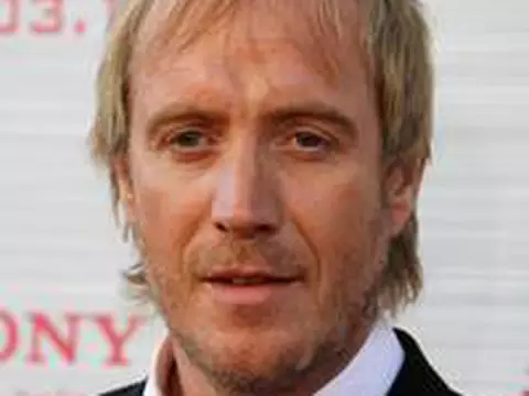 Elementary | Rhys Ifans se junta ao elenco