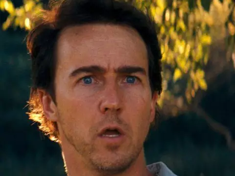 Diretor defende Edward Norton após briga em O Incrível Hulk: "Ele estava certo"