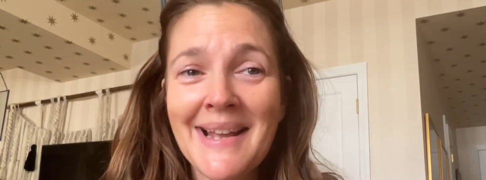 Drew Barrymore se desculpa por comentário sobre julgamento de