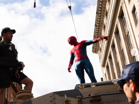 Homem-Aranha 4 ganha novo vídeo do set com polícia e muita ação