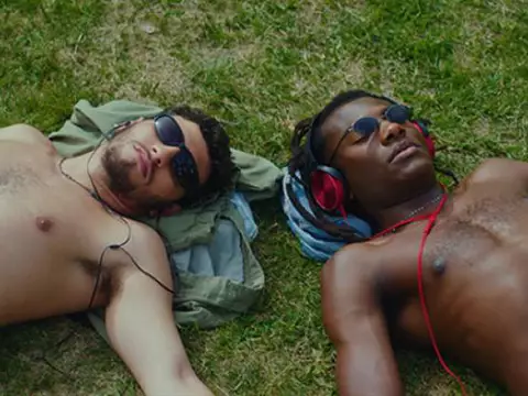 Ato Noturno ousa perguntar: e se Hitchcock transasse?