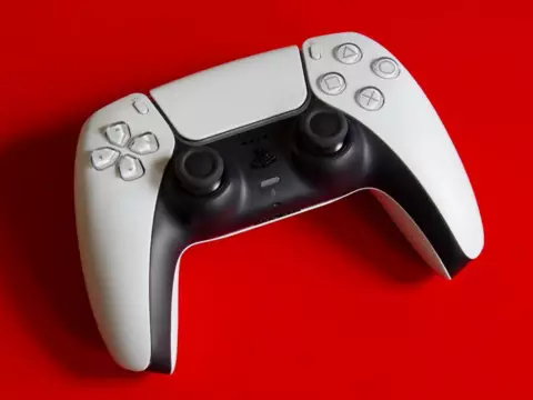 Controle PS5 DualSense com 27% de desconto no Cyber Monday Magalu