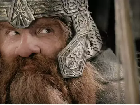 John Rhys-Davies fala sobre maquiagem torturante em Senhor dos Anéis