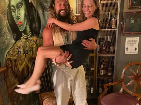 Game of Thrones | Emilia Clarke e Jason Momoa se reencontram e posam juntos