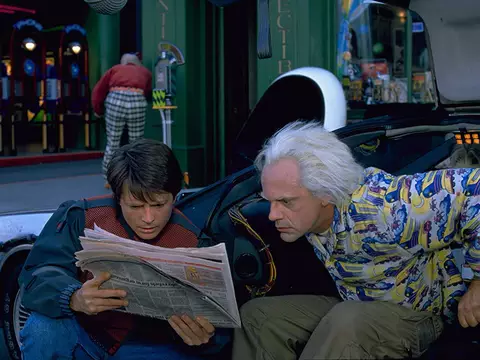 Michael J. Fox e Christopher Lloyd em De Volta Para o Futuro Parte II