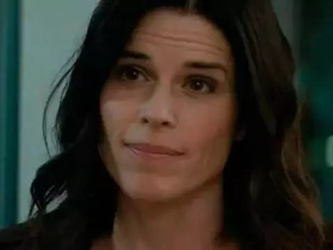 Neve Campbell em cena de Pânico, de 2022 (Reprodução)