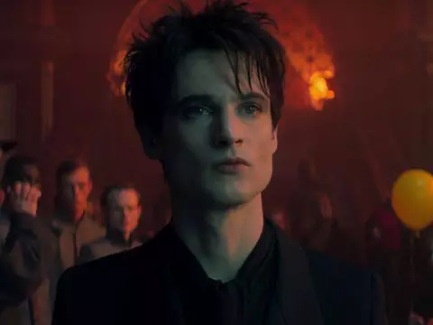 Tom Sturridge em cena de Sandman