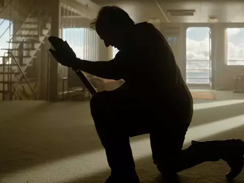 Digger | Tom Cruise con sombrero y en las sombras en el nuevo tráiler