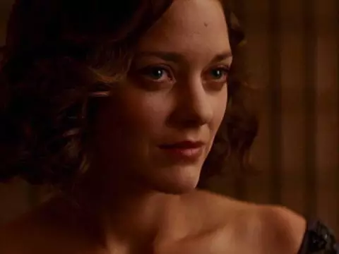 Marion Cotillard em cena de A Origem (Reprodução)